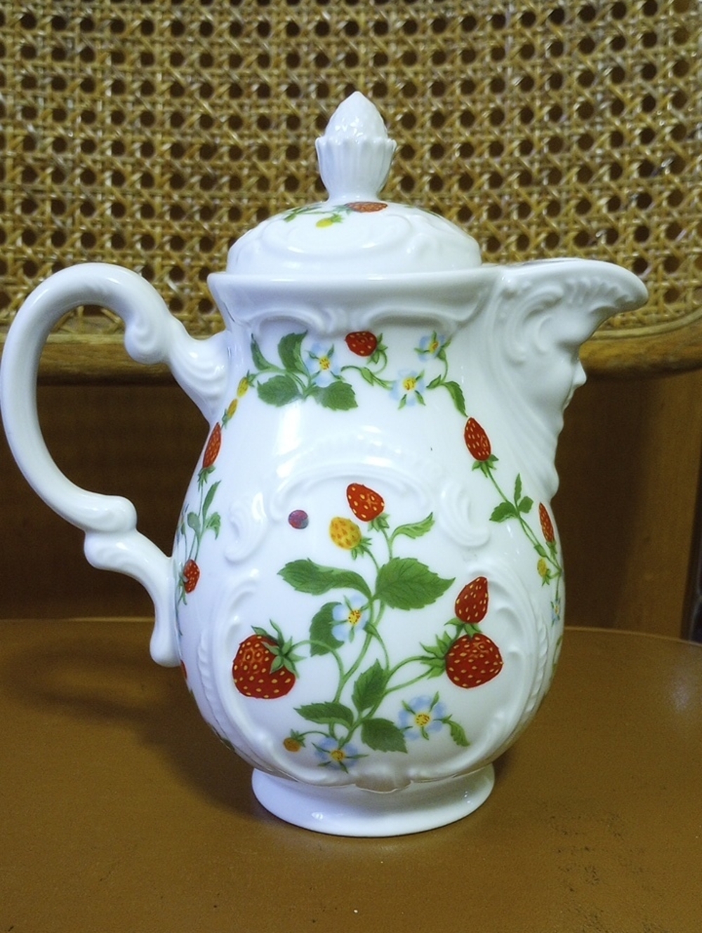 LIKE NEW Estee Lauder Porcelain Strawberry & Floral Teapot & Lid, Vintage 1981